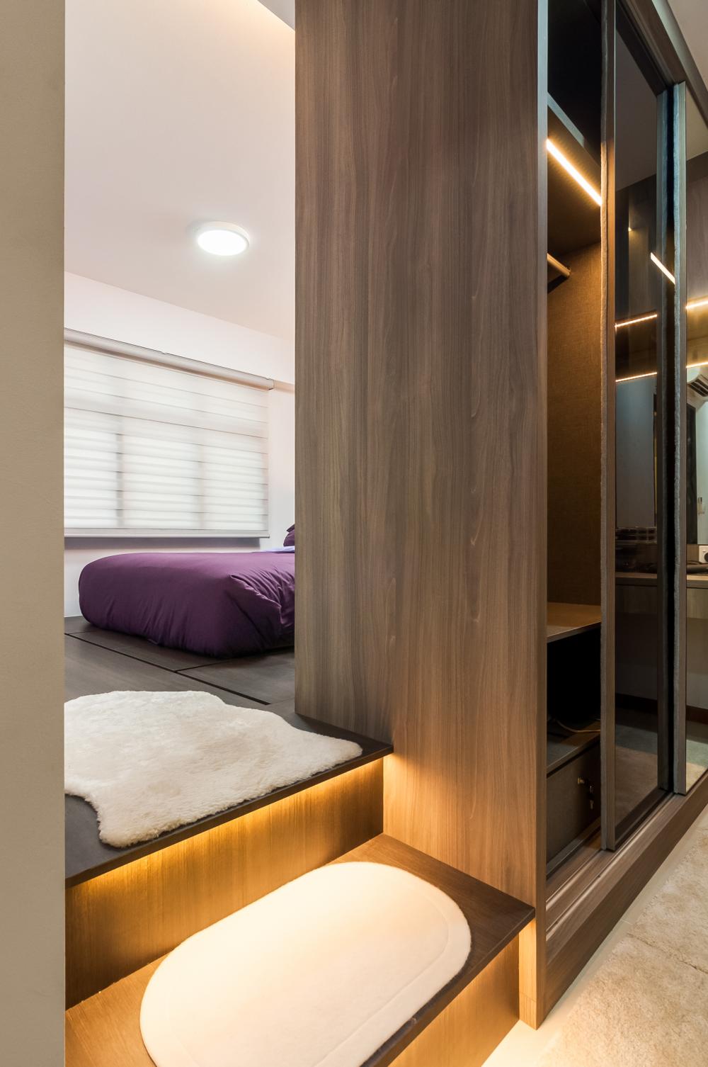 Modern Walk-in Wardrobe with Mirror and Wardrobe