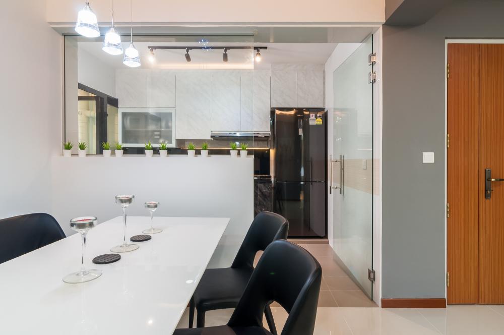 Modern Kitchen with Countertop and Homogeneous Tiles