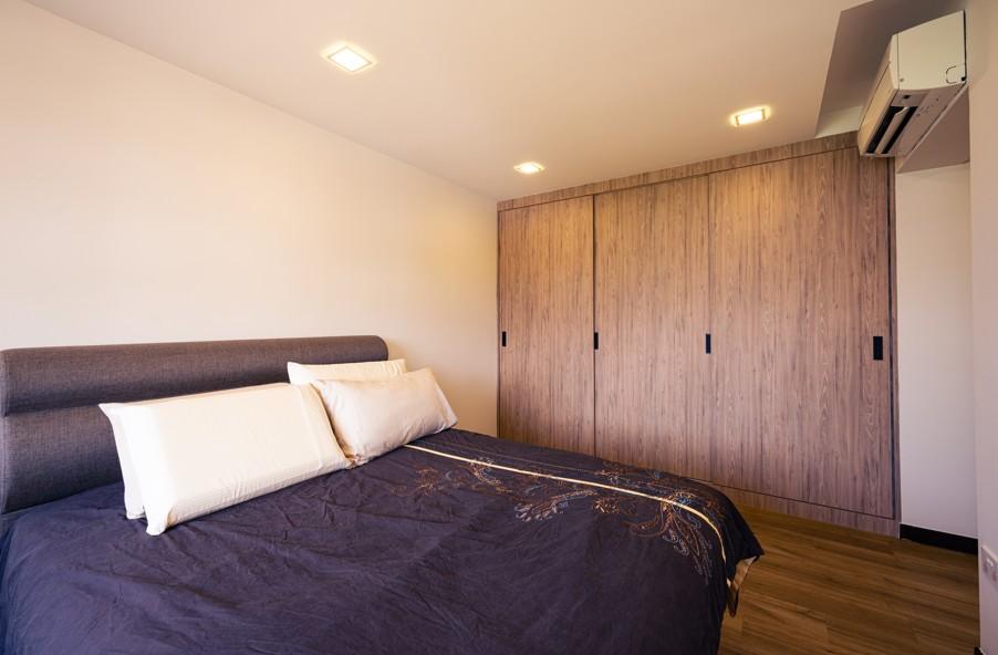 Modern Bedroom with Vinyl Flooring and Wardrobe