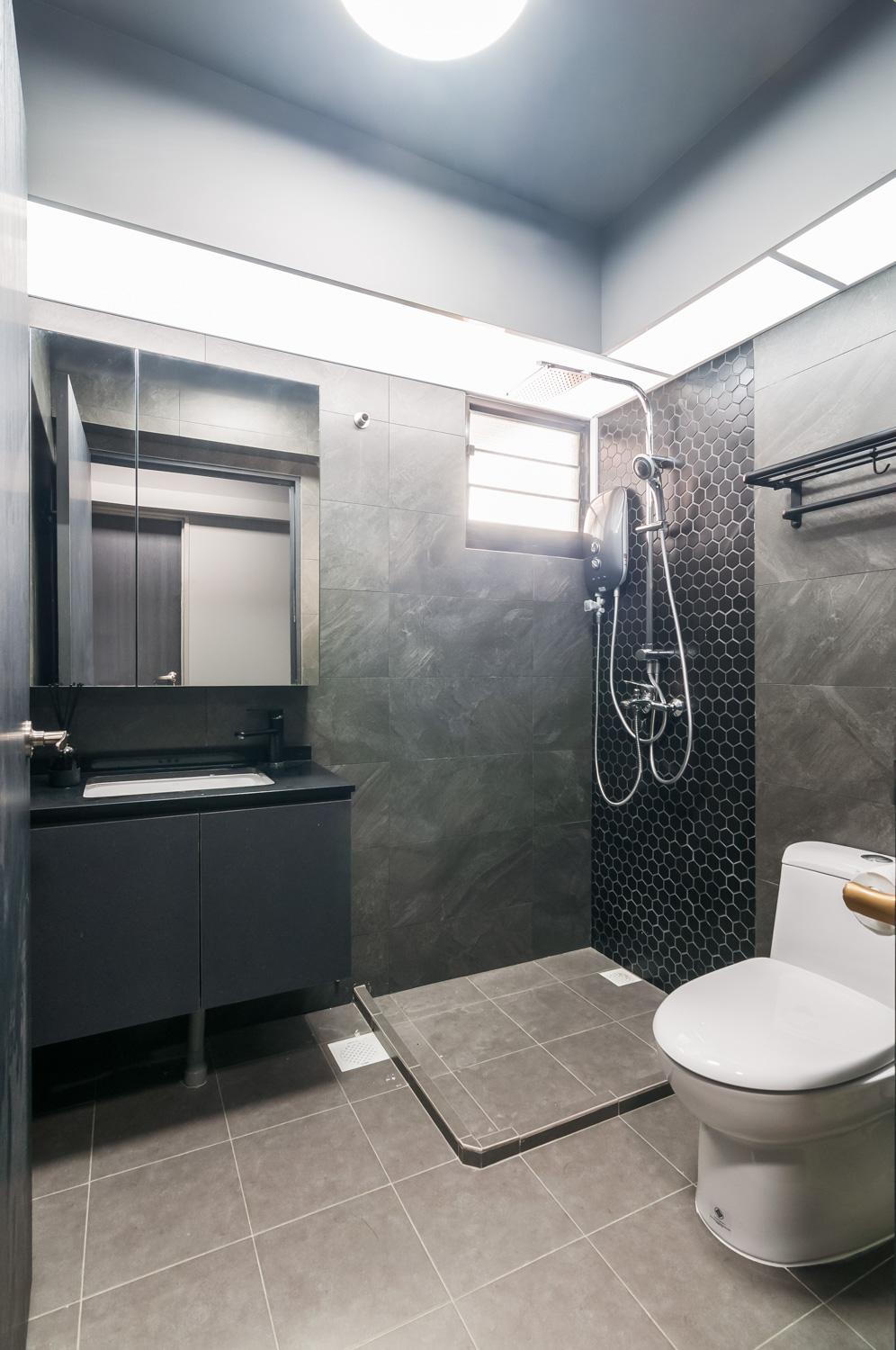 Country Bathroom with Mirror and Mosaic