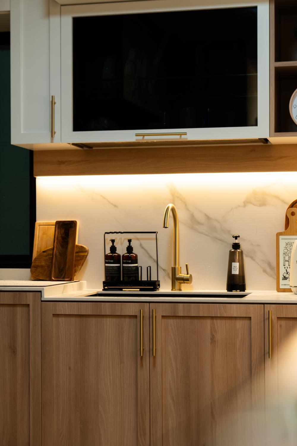 Scandinavian Kitchen with Vinyl Flooring and Cupboard
