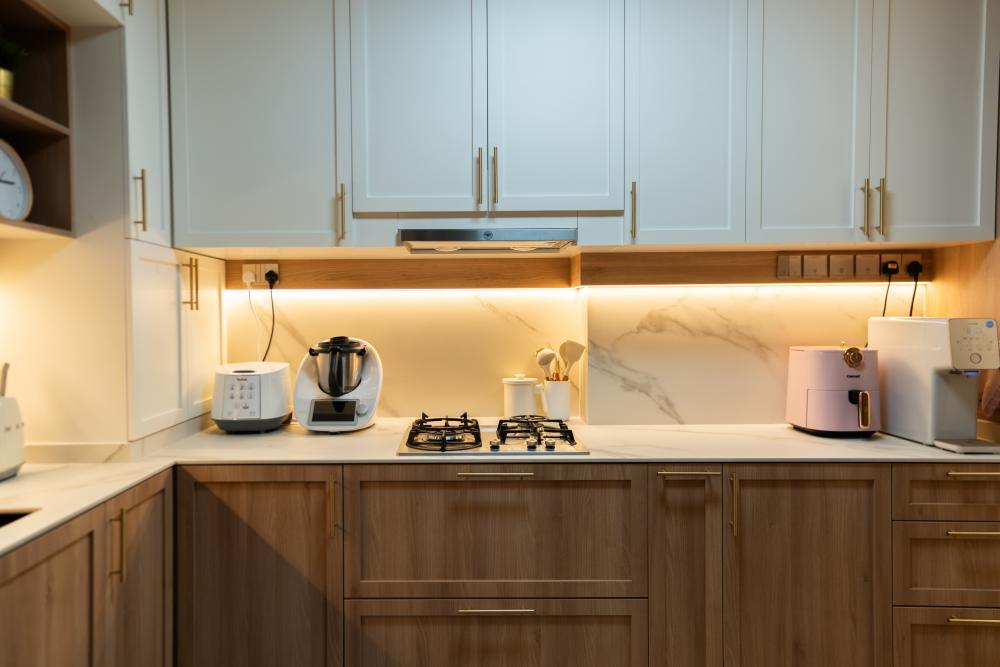 Scandinavian Kitchen with Countertop and Open Kitchen