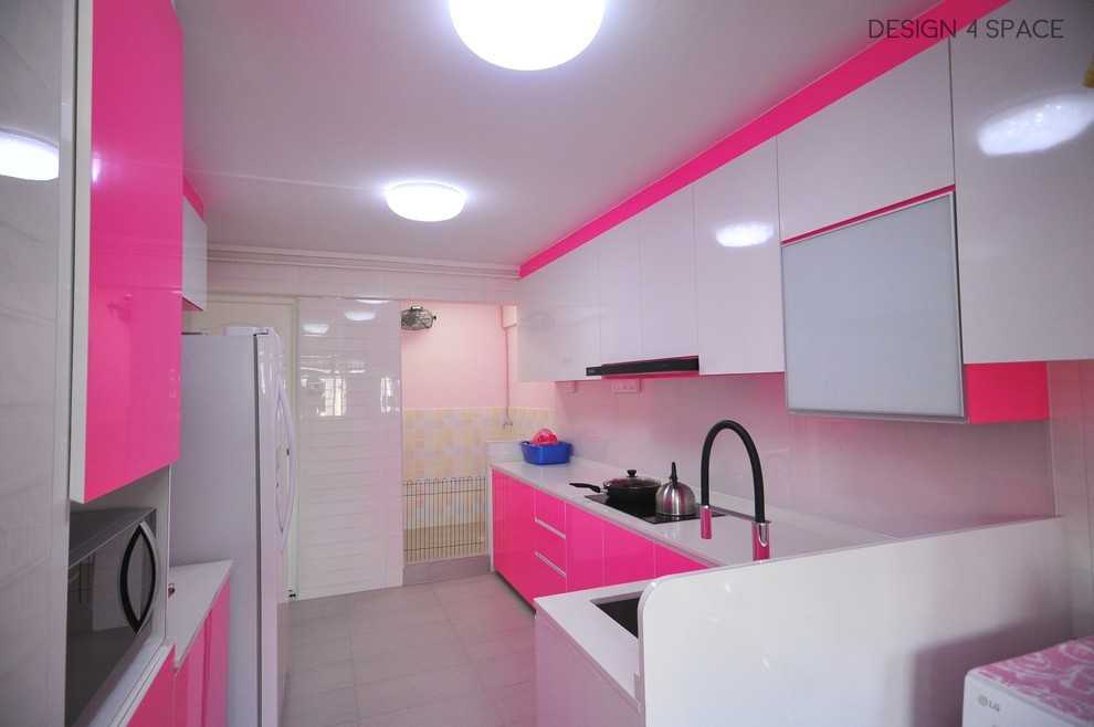 Modern Kitchen with Wood Flooring and Kitchen Window