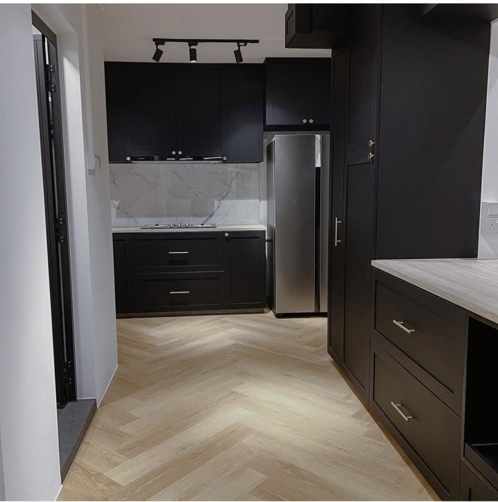 Contemporary Kitchen with Countertop and Vinyl Flooring