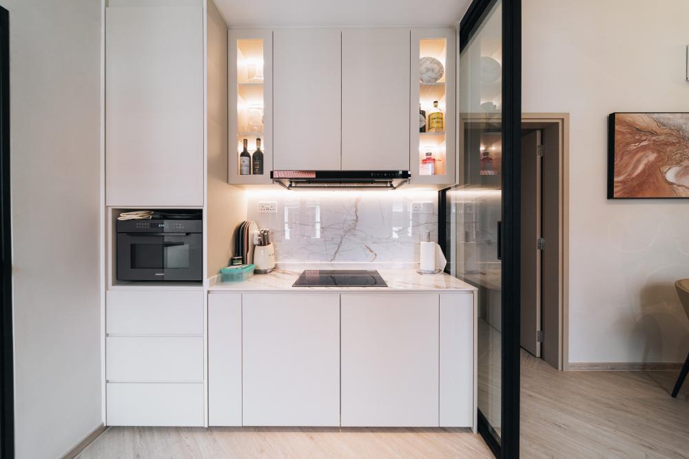 Contemporary Kitchen with Countertop and Cupboard