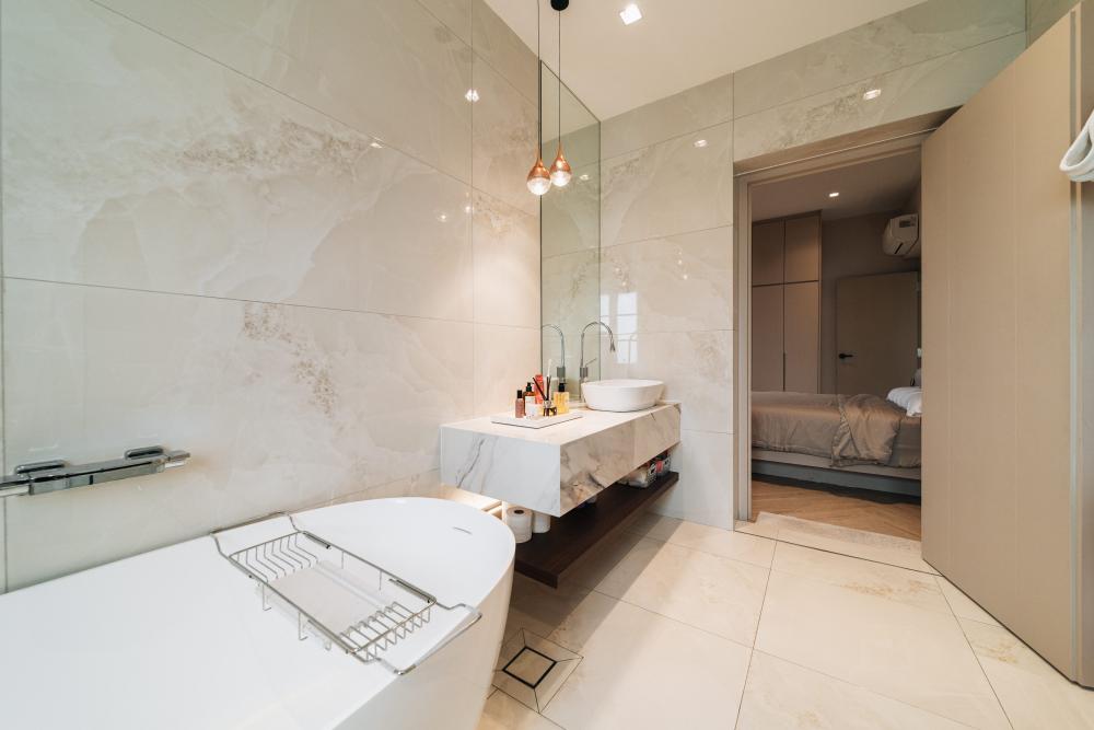 Contemporary Bathroom with Countertop and Homogeneous Tiles