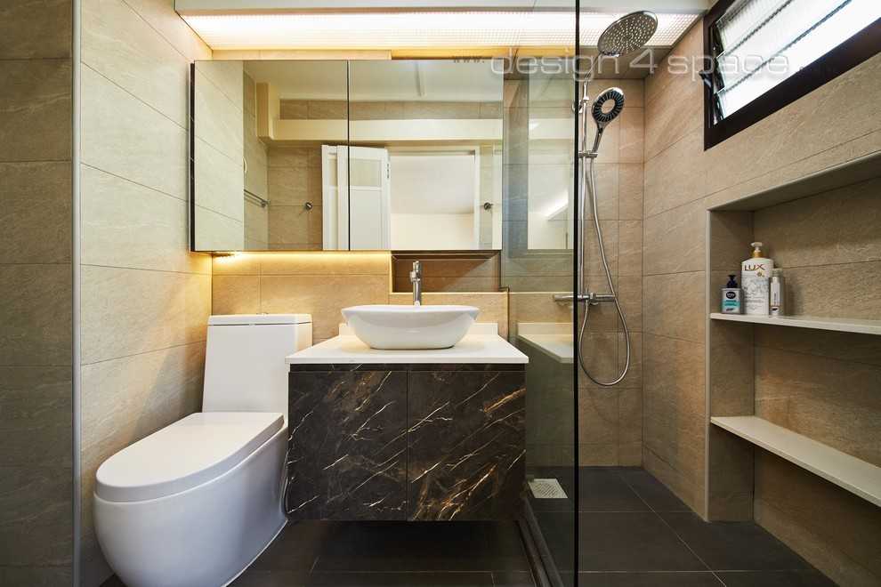 Modern Bathroom with Homogeneous Tiles and Mirror