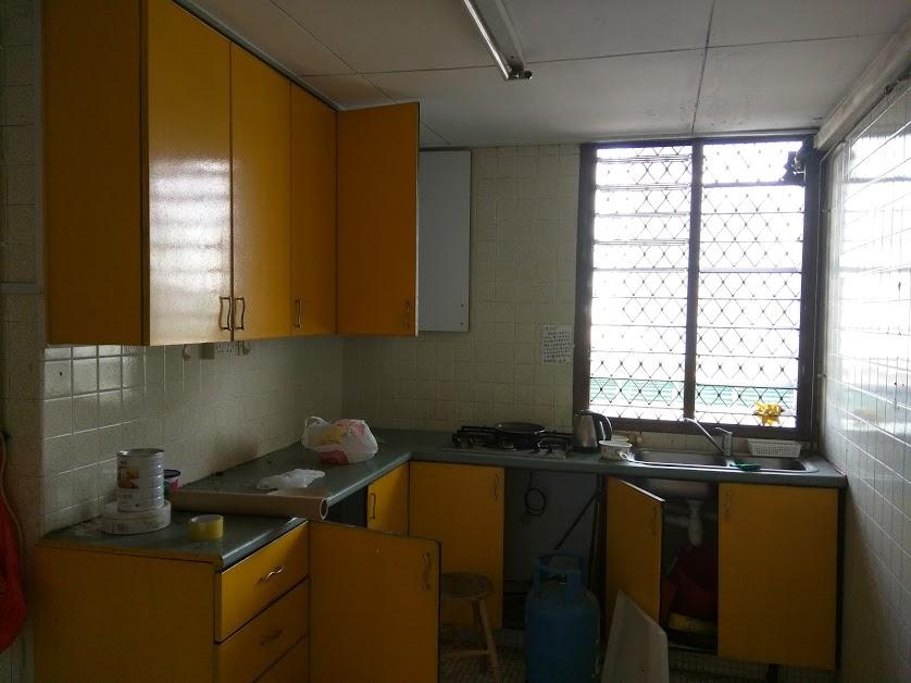 Asian Kitchen with Breakfast Counter and Kitchen Backsplash