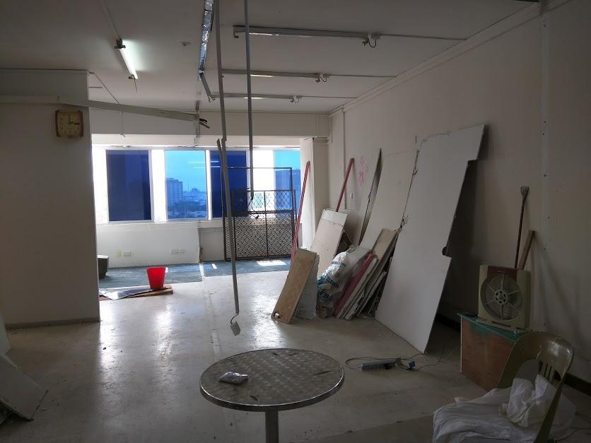 Asian Living Room with Homogeneous Tiles and Parquet Floor