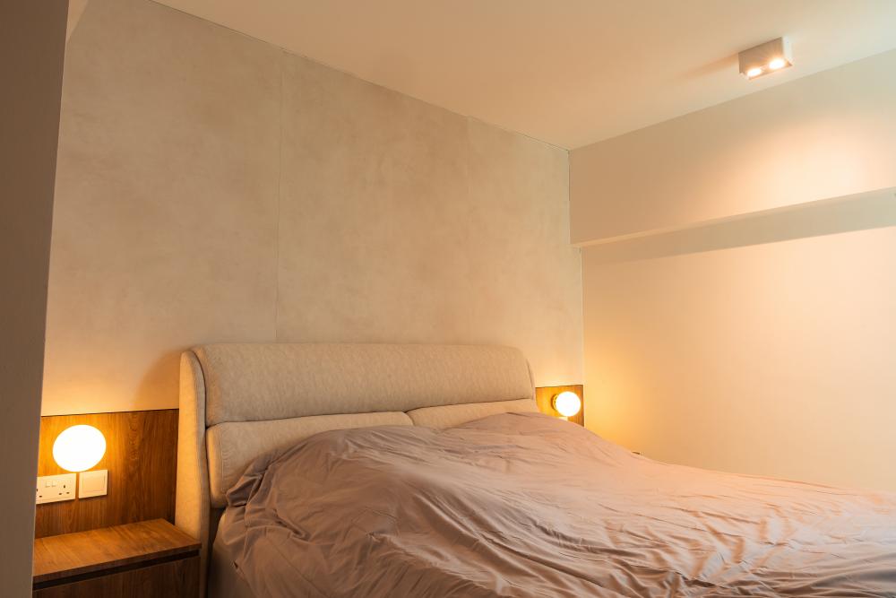 Modern Bedroom with Queen Bed and Bed