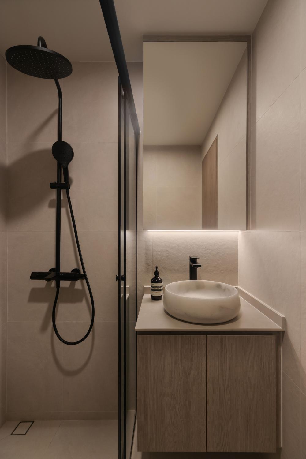 Modern Bathroom with Mirror and Rainshower