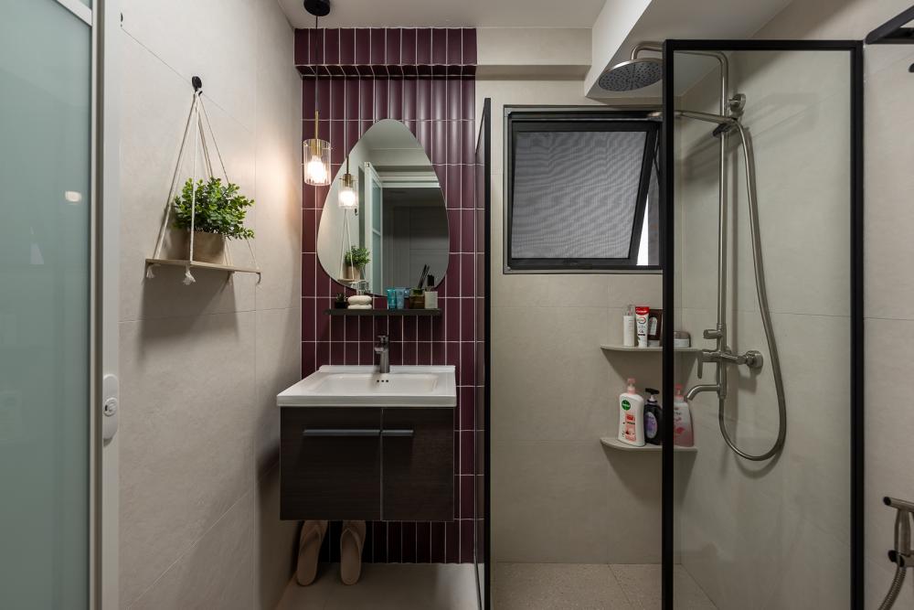 Transitional Bathroom with Homogeneous Tiles and Mirror