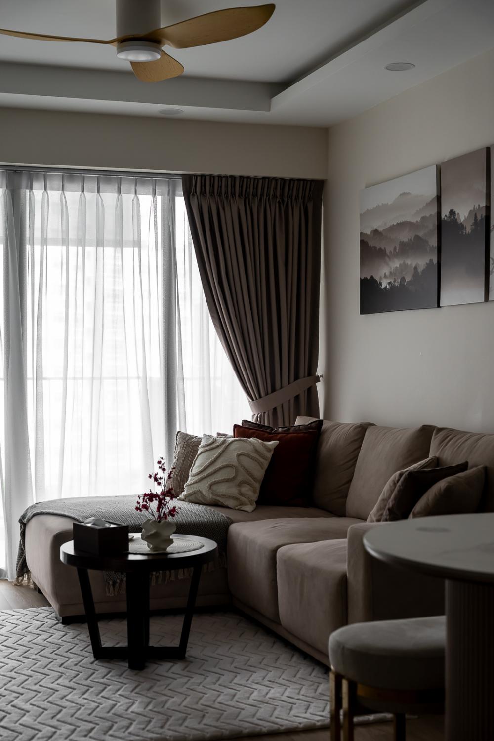 Transitional Living Room with Homogeneous Tiles and Carpet