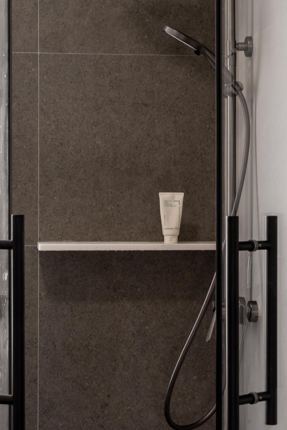 Modern Bathroom with Homogeneous Tiles and Rainshower
