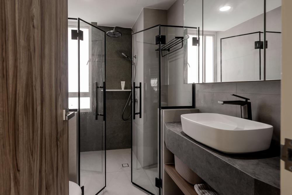 Modern Bathroom with Homogeneous Tiles and Bathroom Storage