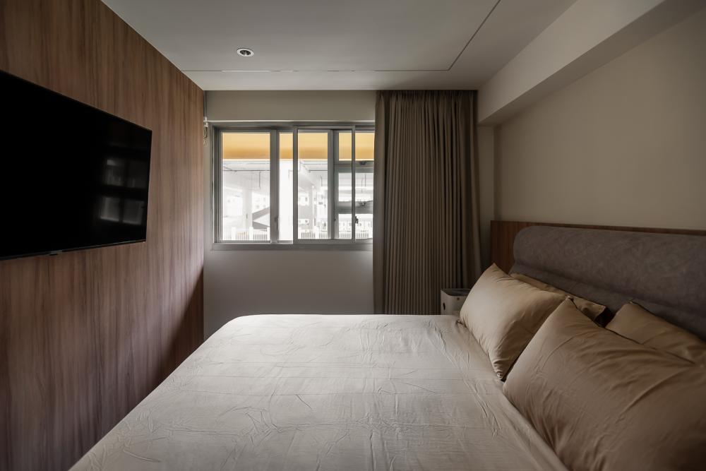 Scandinavian Bedroom with Vinyl Flooring and Homogeneous Tiles