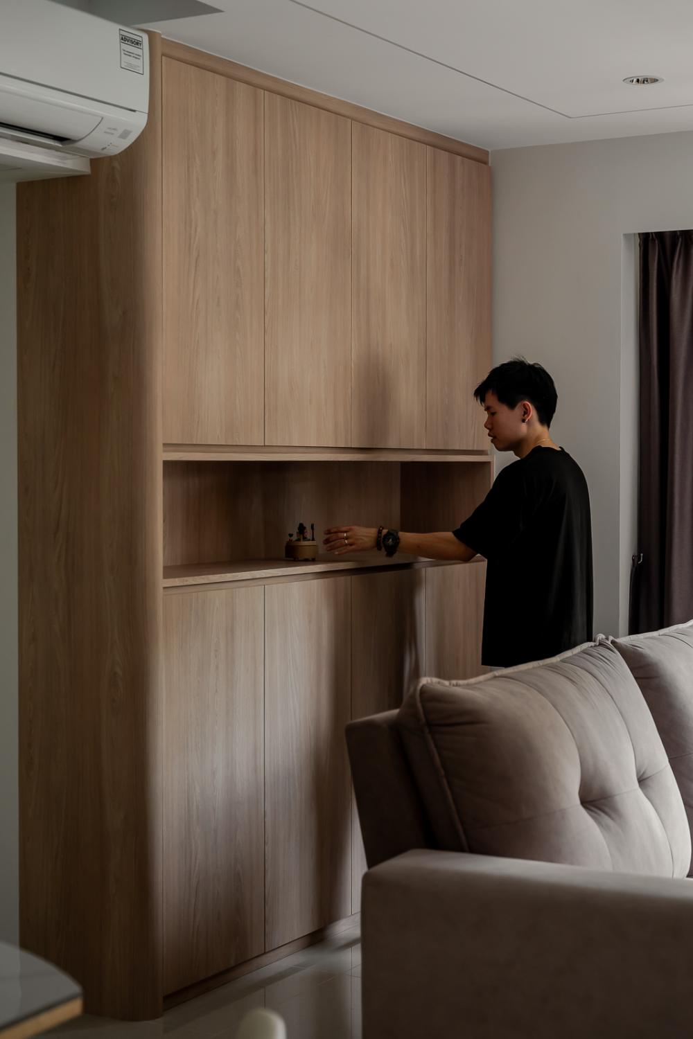 Scandinavian Living Room with Bookshelf and Homogeneous Tiles