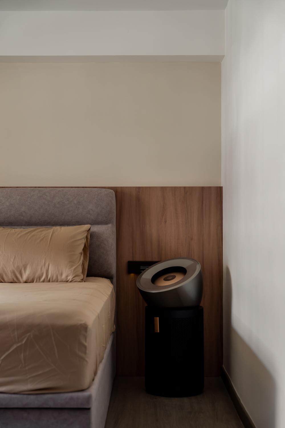 Scandinavian Bedroom with Vinyl Flooring and Queen Bed