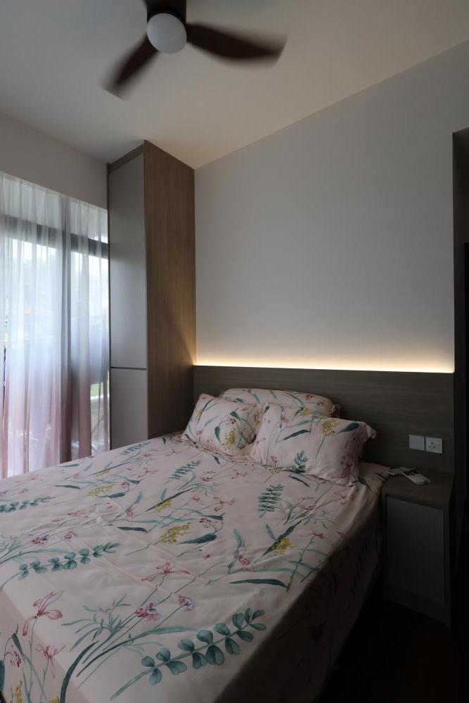 Contemporary Bedroom with Wardrobe and Queen Bed