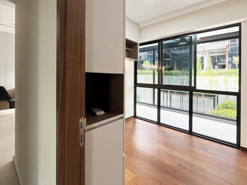 Minimalist Living Room with Countertop and Vinyl Flooring