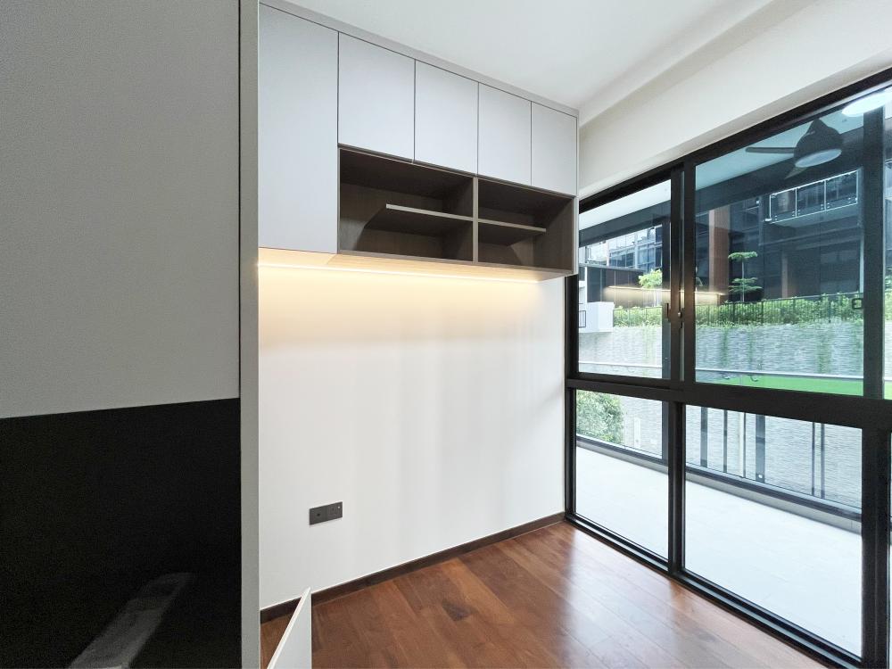 Minimalist Living Room with Homogeneous Tiles and Parquet Floor