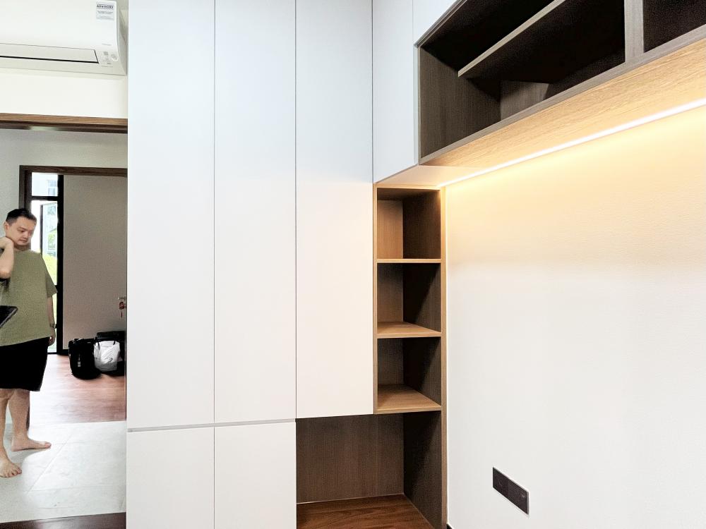 Minimalist Living Room with Bookshelf and Settee