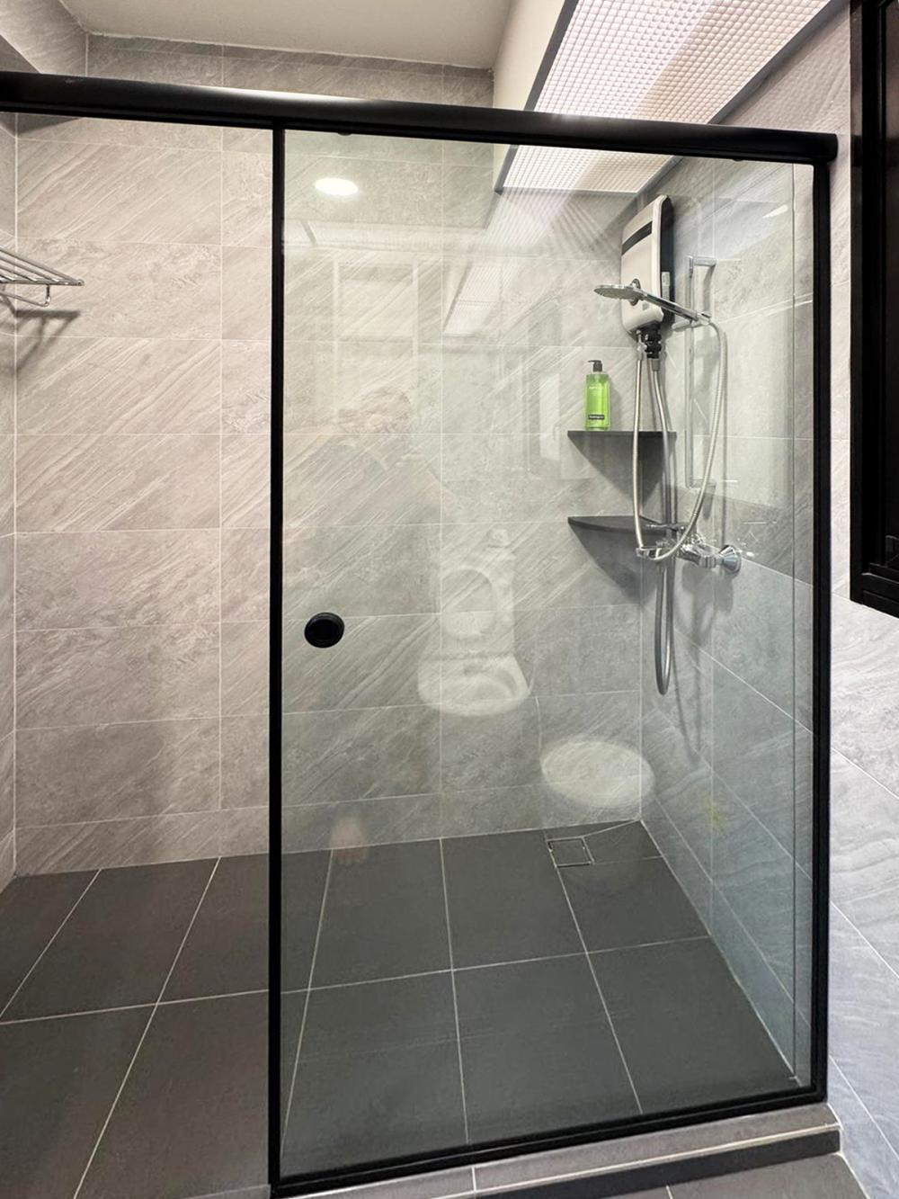 Minimalist Bathroom with Countertop and Vinyl Flooring