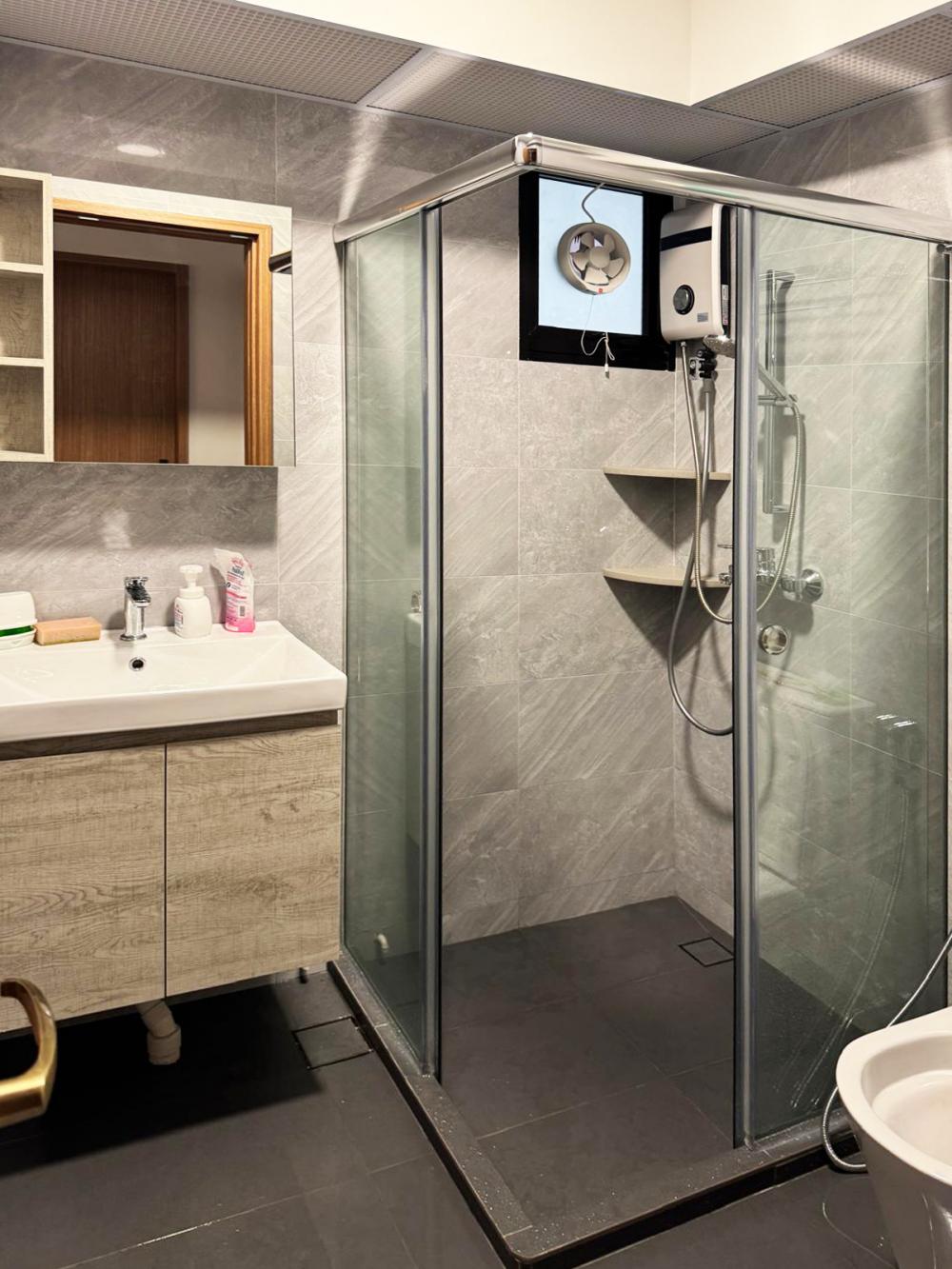 Minimalist Bathroom with Countertop and Vinyl Flooring