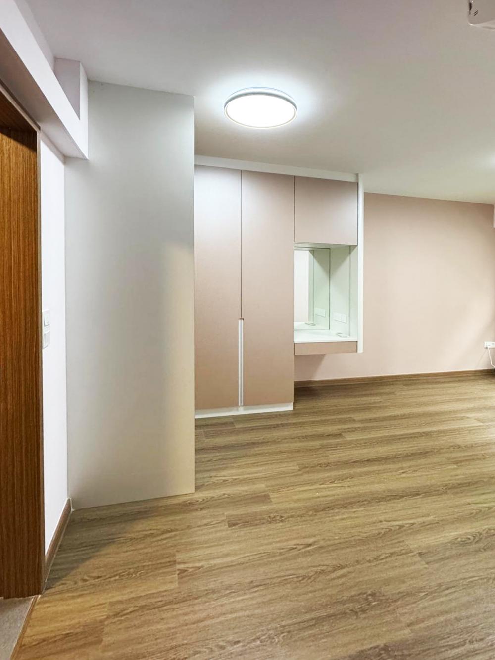 Minimalist Bathroom with Countertop and Vinyl Flooring