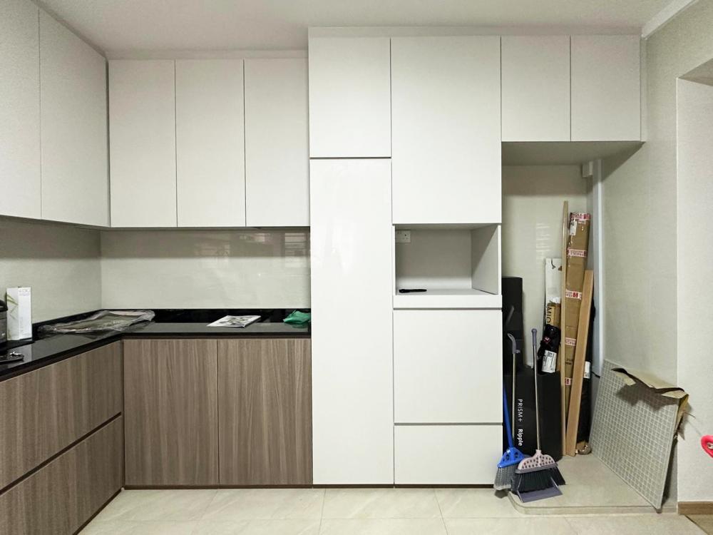 Modern Kitchen with Countertop and Vinyl Flooring