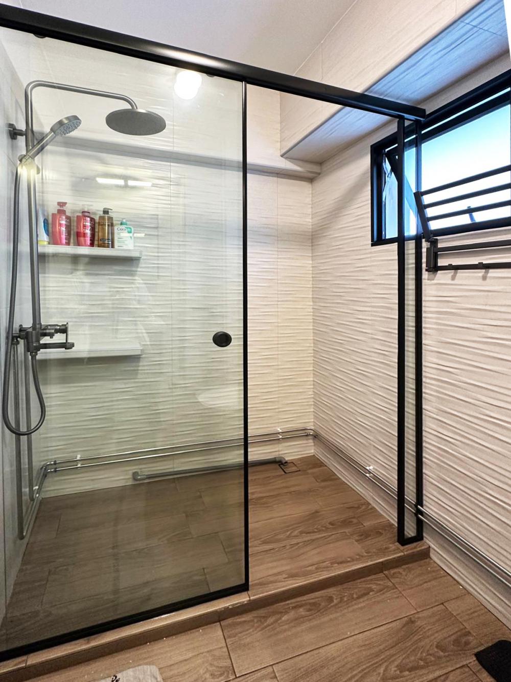 Modern Bathroom with Countertop and Vinyl Flooring