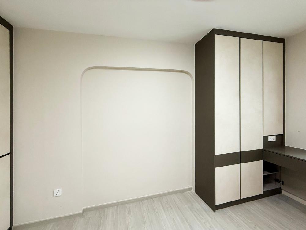 Minimalist Bathroom with Countertop and Vinyl Flooring