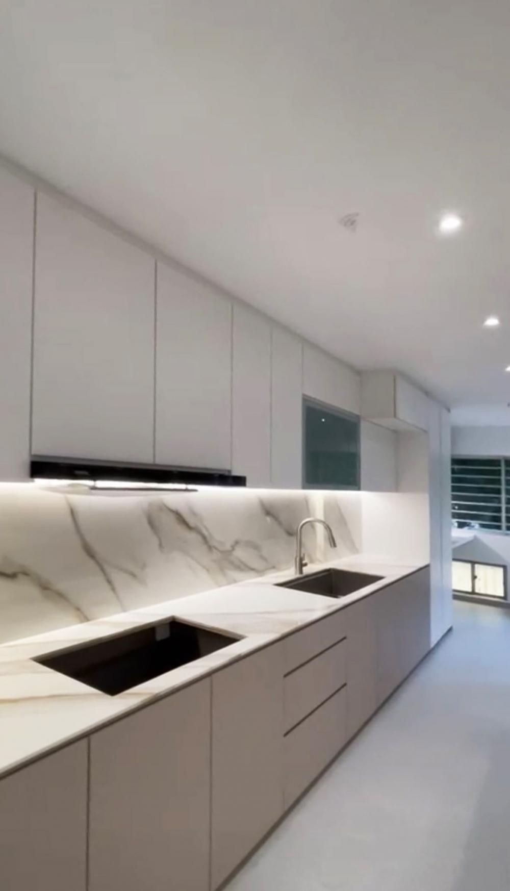 Modern Kitchen with Countertop and Vinyl Flooring