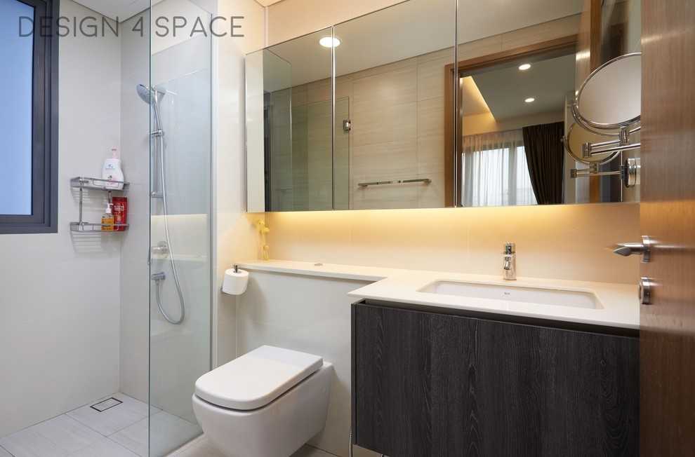 Transitional Bathroom with Homogeneous Tiles and Mirror