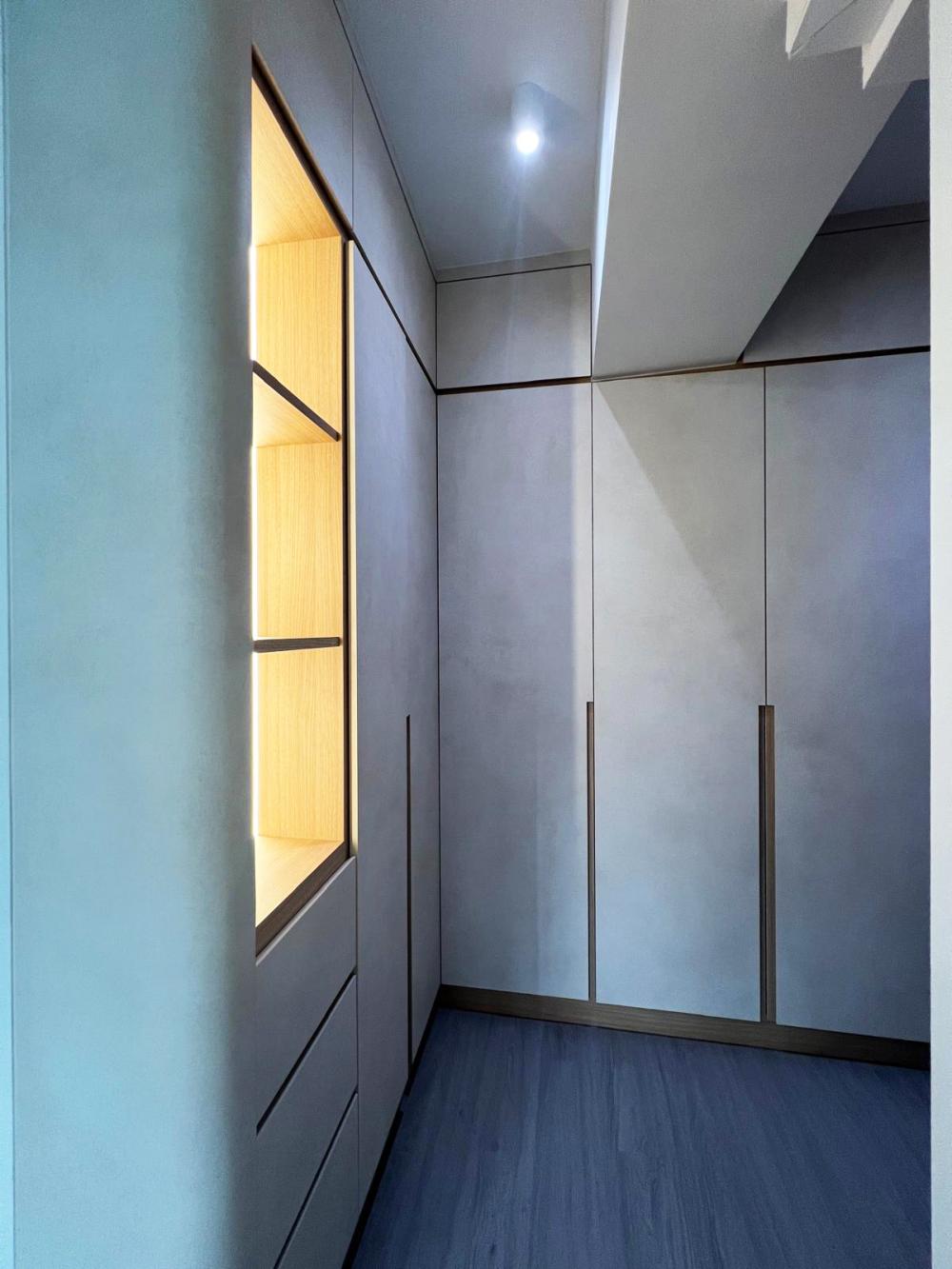 Minimalist Bedroom with Bookshelf and Platform Bed
