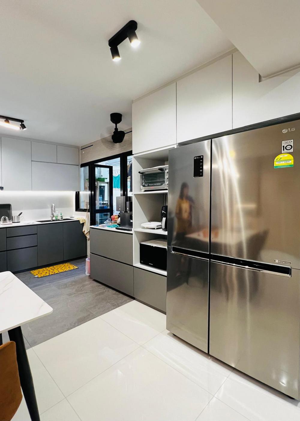 Modern Kitchen with Countertop and Vinyl Flooring