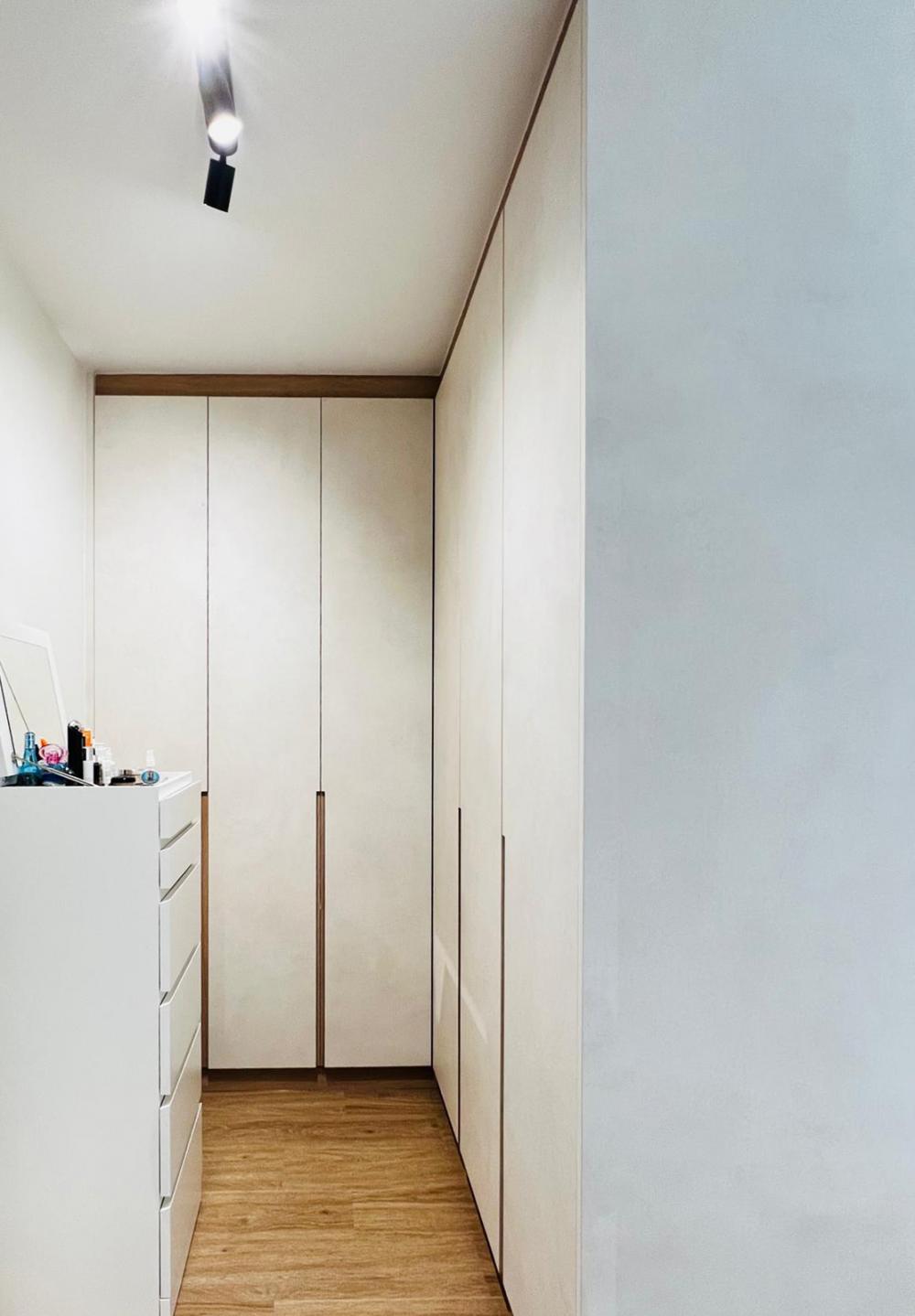 Modern Bedroom with Bookshelf and Platform Bed