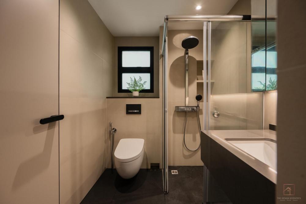 Modern Bathroom with Mirror and Bathroom Storage