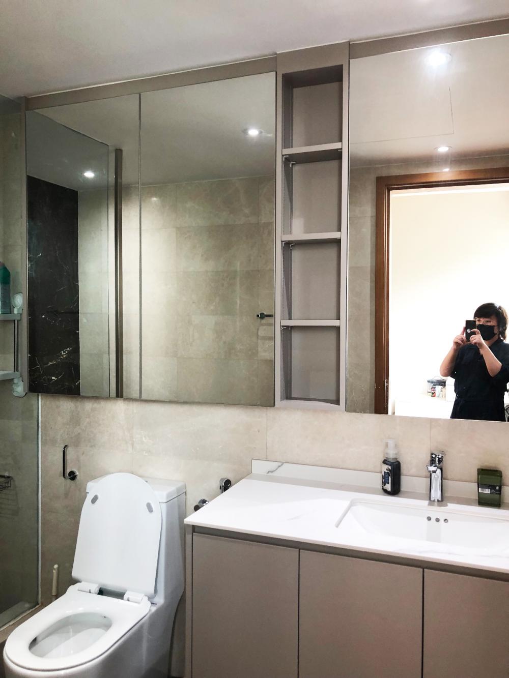 Modern Bathroom with Countertop and Vinyl Flooring