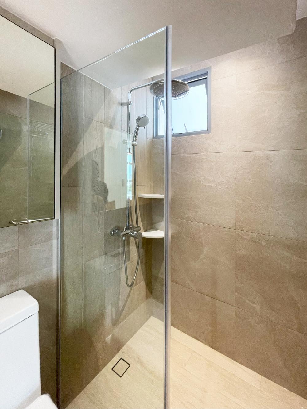 Modern Bathroom with Countertop and Vinyl Flooring