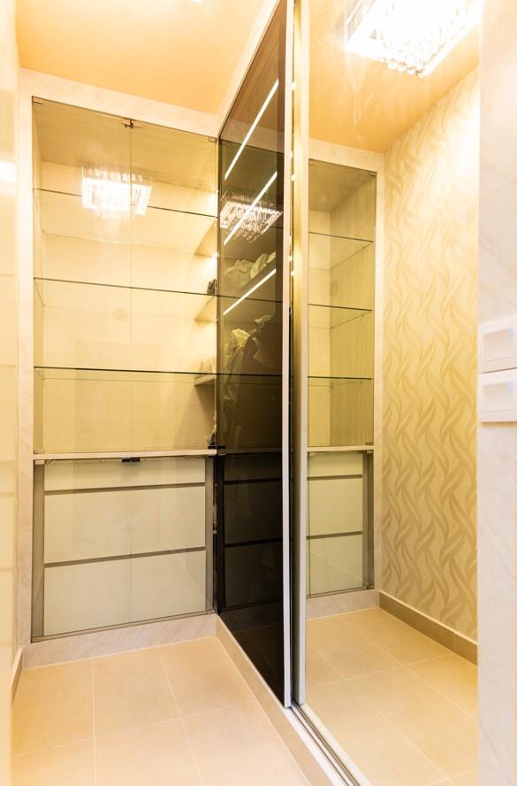 Transitional Walk-in Wardrobe with Mirror and Wardrobe