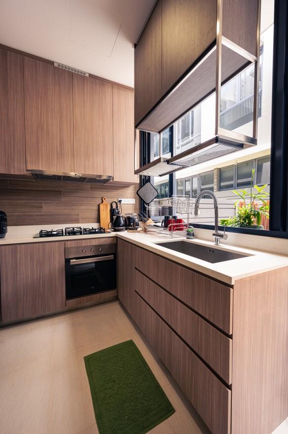 Contemporary Kitchen with Homogeneous Tiles and Kitchen Window