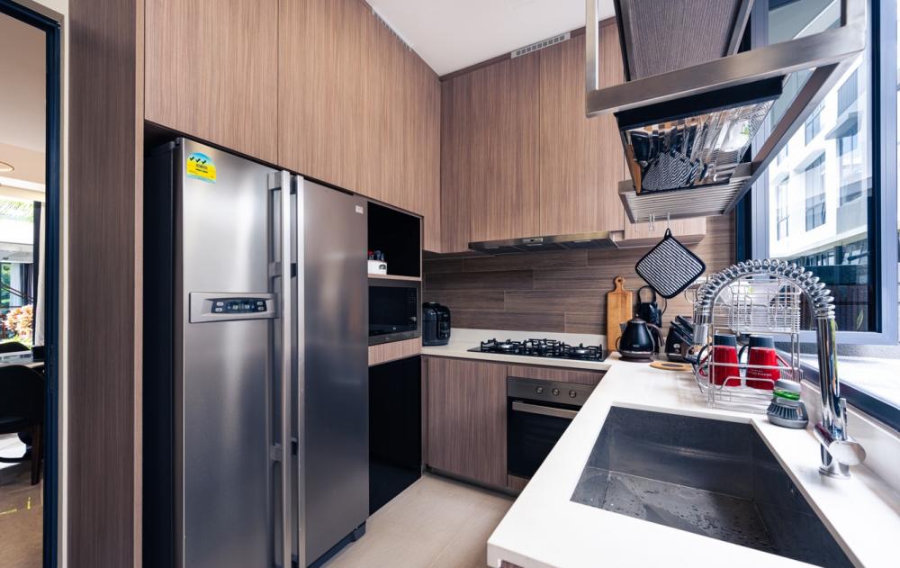 Contemporary Kitchen with Countertop and Homogeneous Tiles