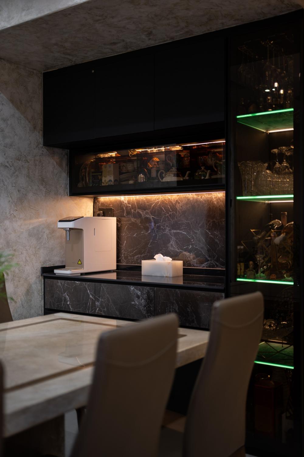 Modern Pantry with Kitchen Island and Kitchen Backsplash