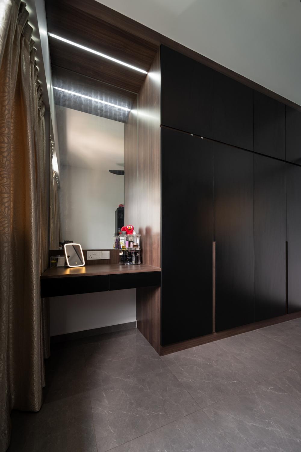 Modern Walk-in Wardrobe with Mirror and Wardrobe