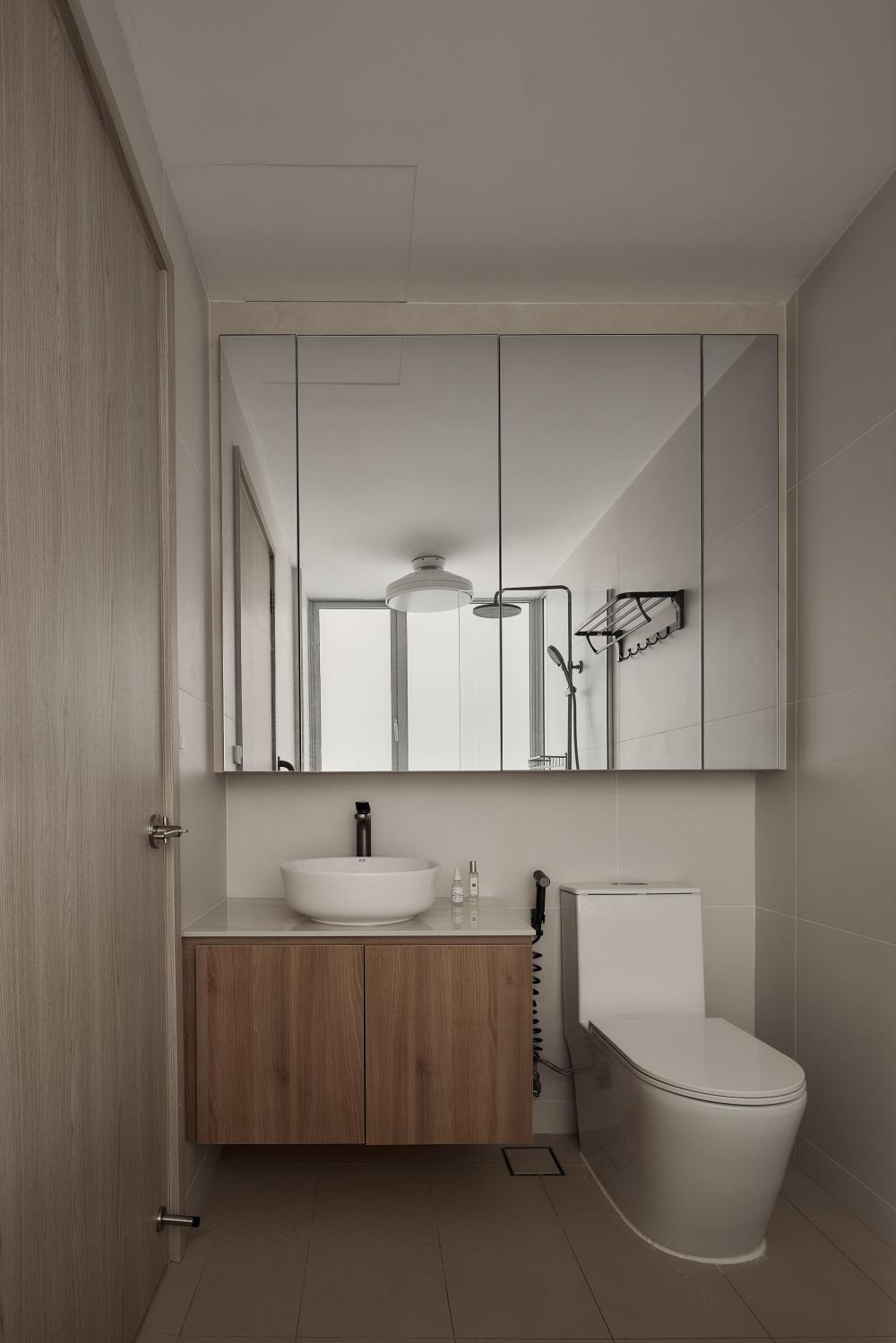 Modern Bathroom with Mirror and Wash Basins