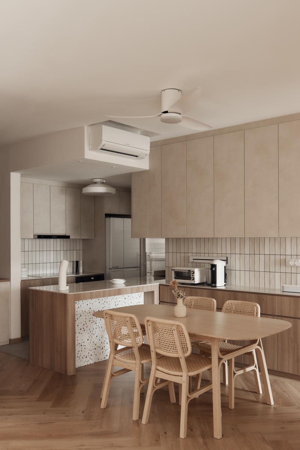 Modern Kitchen with Countertop and Kitchen Island