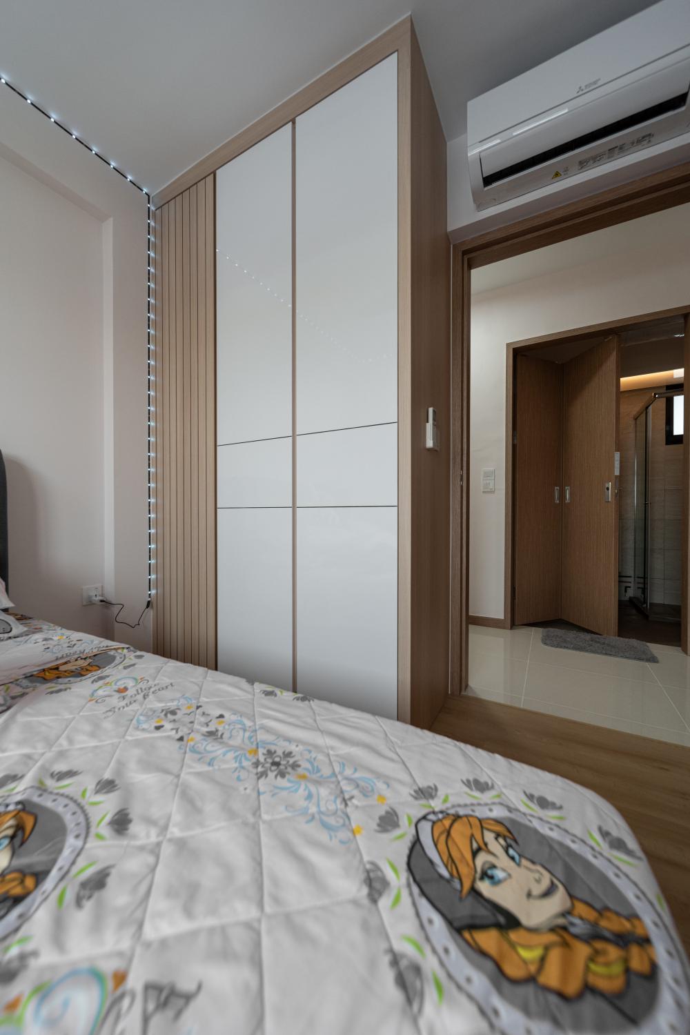 Country Bedroom with Vinyl Flooring and Wardrobe