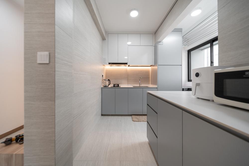 Country Kitchen with Homogeneous Tiles and Open Kitchen
