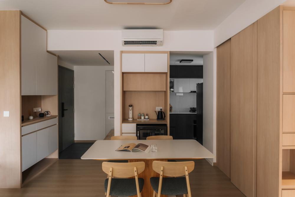 Scandinavian Dining Room with Dining Table and Dining Chairs